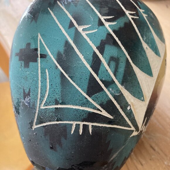 NAVAJO Carved Elk Vase Southwestern Signed Decoupage Hand Painted Pottery - Picture 9 of 16